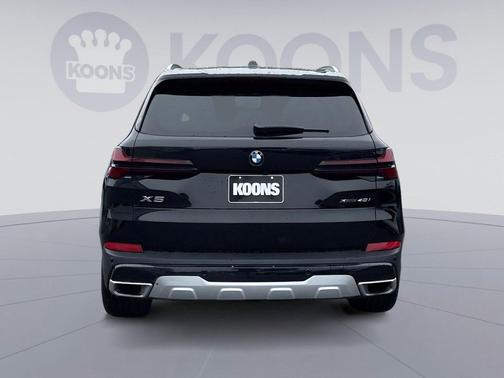 Black Sapphire Metallic 2025 BMW X5 xDrive40i