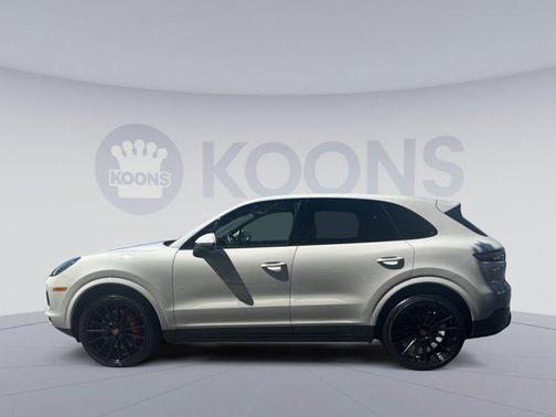Gray 2022 Porsche Cayenne Platinum Edition