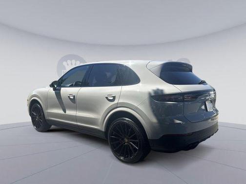 Gray 2022 Porsche Cayenne Platinum Edition