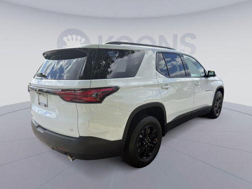 Summit White 2023 Chevrolet Traverse LT Cloth