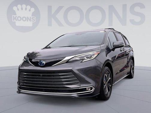2025 Toyota Sienna Platinum 7 Passenger