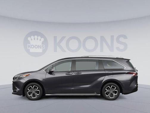 2025 Toyota Sienna Platinum 7 Passenger