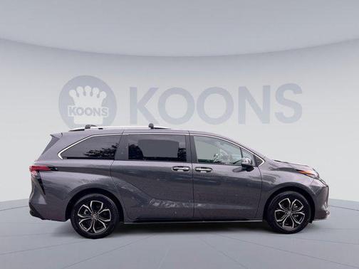 2025 Toyota Sienna Platinum 7 Passenger