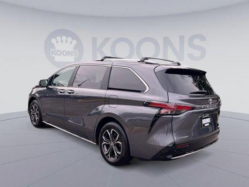 2025 Toyota Sienna Platinum 7 Passenger