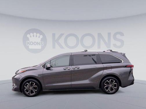 2025 Toyota Sienna Platinum 7 Passenger