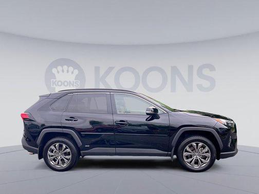 2022 Toyota RAV4 Hybrid XLE Premium