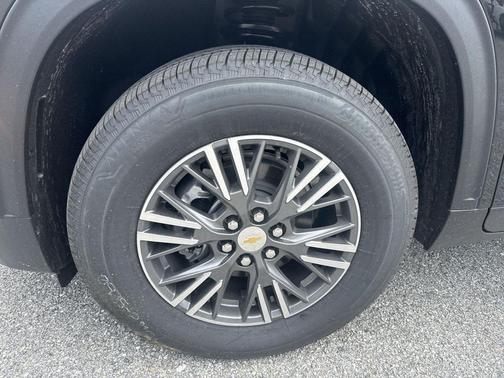 Mosaic Black Metallic 2026 Chevrolet Traverse LT