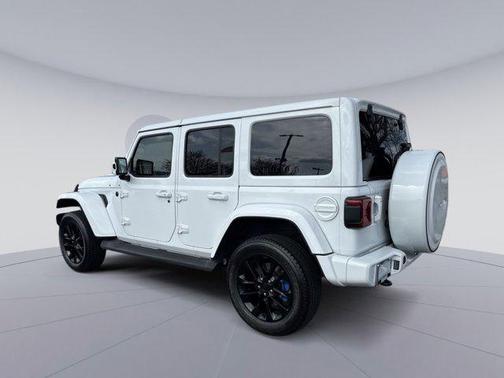 Bright White Clearcoat 2022 Jeep Wrangler Unlimited High Altitude 4x4