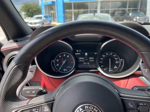 Photo 1 of 12 of 2021 Alfa Romeo Stelvio Quadrifoglio