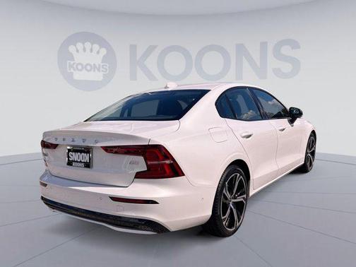 2024 Volvo S60 B5 Plus Dark Theme