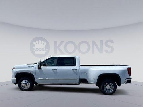 Polar White Tricoat 2026 Chevrolet Silverado 3500 High Country