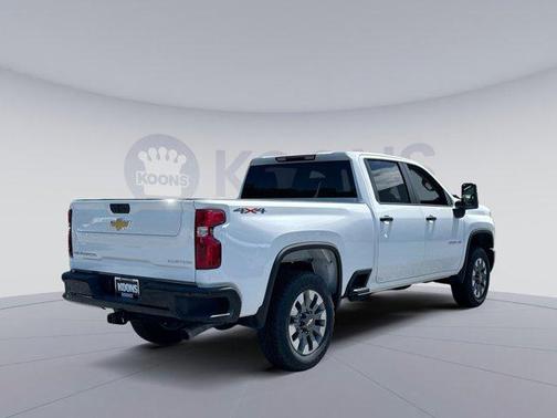 Summit White 2026 Chevrolet Silverado 2500 Custom