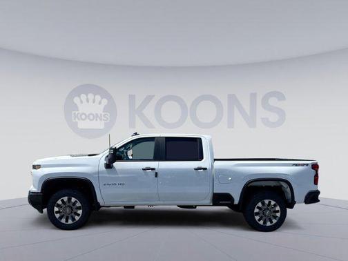 Summit White 2026 Chevrolet Silverado 2500 Custom