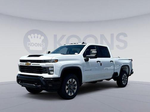 Summit White 2026 Chevrolet Silverado 2500 Custom