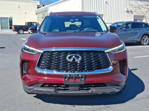 2022 INFINITI QX60 LUXE