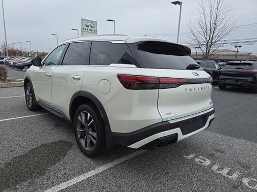 2023 INFINITI QX60 LUXE