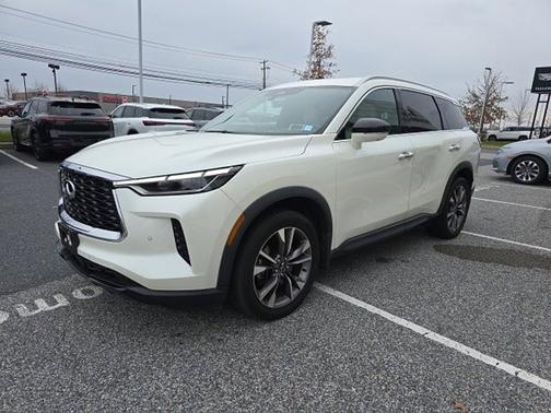 2023 INFINITI QX60 LUXE