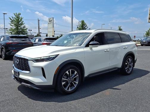 2022 INFINITI QX60 LUXE