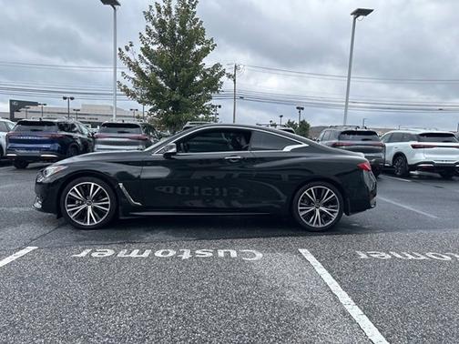 2022 INFINITI Q60 LUXE
