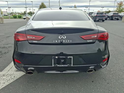 2022 INFINITI Q60 LUXE