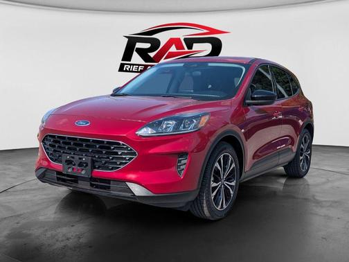 Rapid Red Metallic Tinted Clearcoat 2021 Ford Escape SE