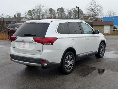 Diamond White Pearl 2016 Mitsubishi Outlander GT