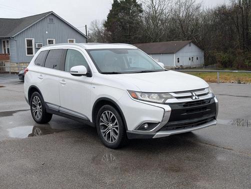Diamond White Pearl 2016 Mitsubishi Outlander GT