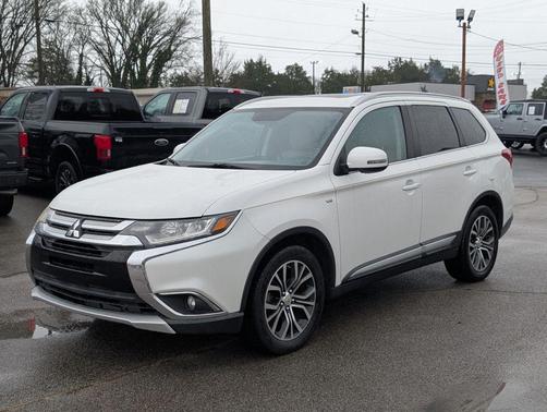 Diamond White Pearl 2016 Mitsubishi Outlander GT