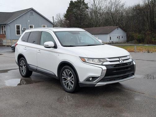 Diamond White Pearl 2016 Mitsubishi Outlander GT