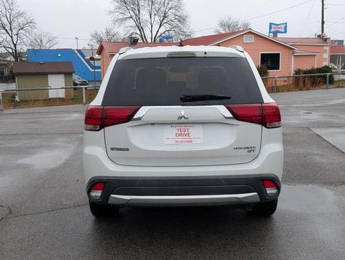 Diamond White Pearl 2016 Mitsubishi Outlander GT