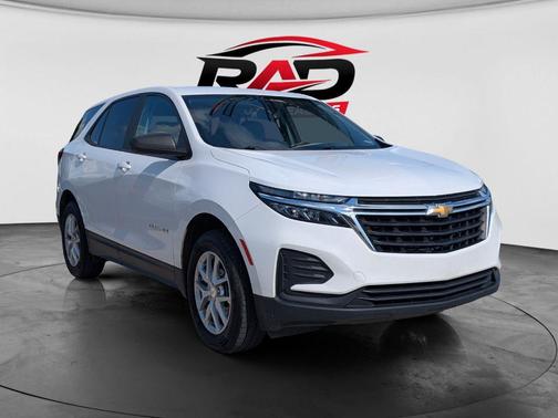 WHITE 2023 Chevrolet Equinox LS