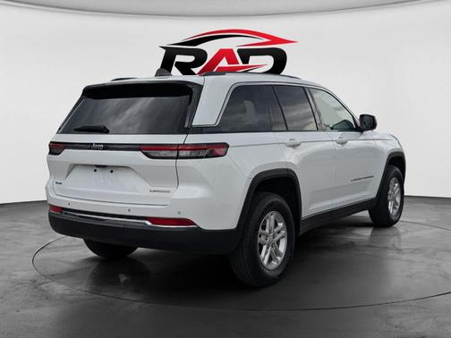 Bright White Clearcoat 2023 Jeep Grand Cherokee Laredo