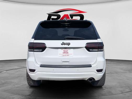 Bright White Clearcoat 2018 Jeep Grand Cherokee Laredo E