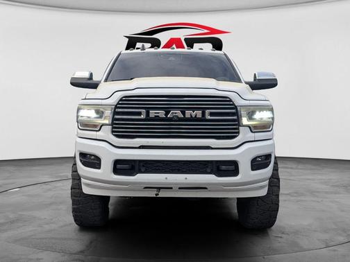 Bright White Clearcoat 2019 RAM 2500 Laramie Crew Cab 4x4 6'4' Box