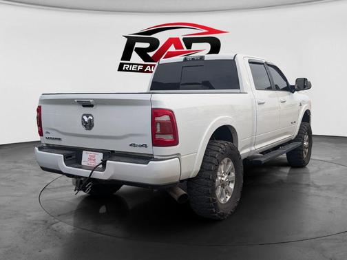 Bright White Clearcoat 2019 RAM 2500 Laramie Crew Cab 4x4 6'4' Box