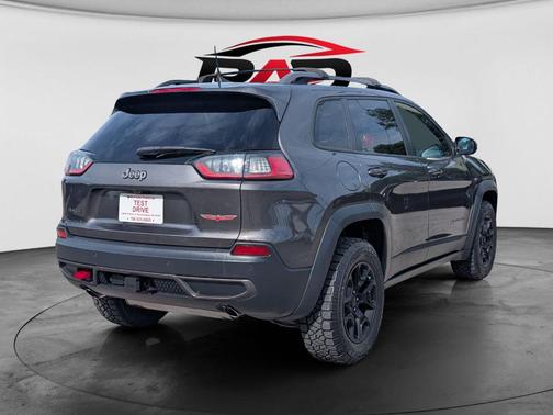 Granite Crystal Metallic Clearcoat 2019 Jeep Cherokee Trailhawk