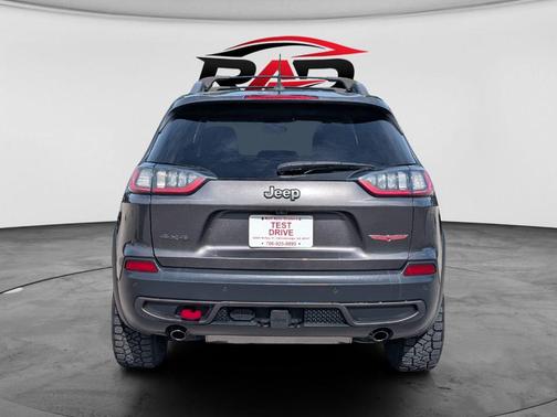 Granite Crystal Metallic Clearcoat 2019 Jeep Cherokee Trailhawk