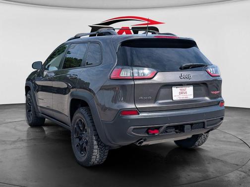 Granite Crystal Metallic Clearcoat 2019 Jeep Cherokee Trailhawk
