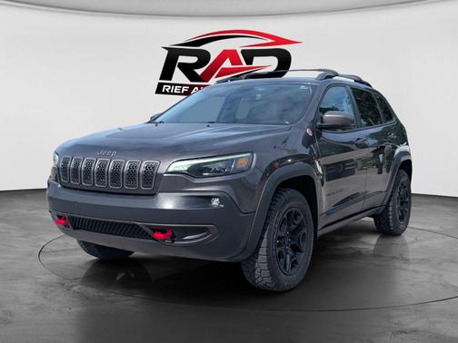 Granite Crystal Metallic Clearcoat 2019 Jeep Cherokee Trailhawk