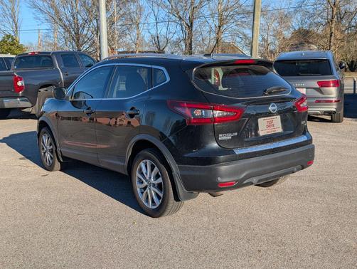 2021 Nissan Rogue Sport SV