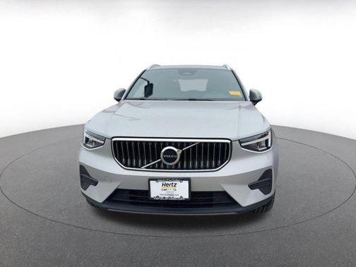 2024 Volvo XC40 CORE