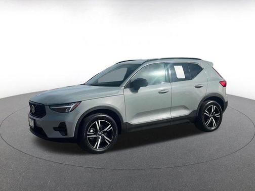2024 Volvo XC40 CORE