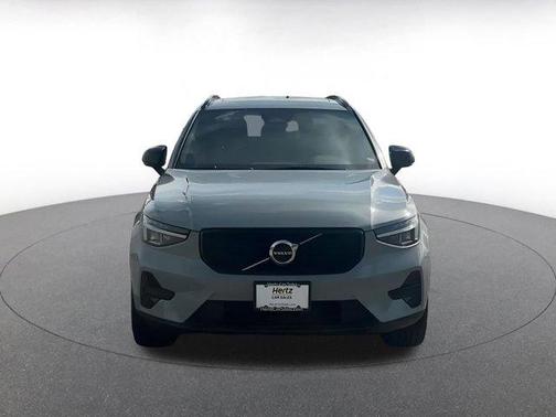 2024 Volvo XC40 CORE