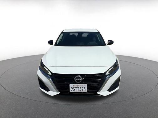Glacier White 2025 Nissan Altima SV FWD
