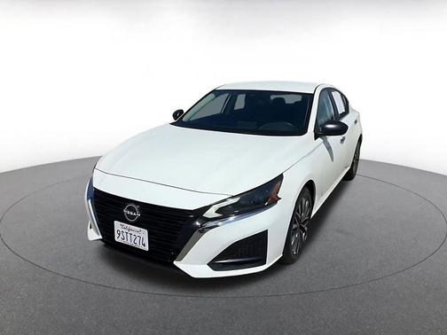 Glacier White 2025 Nissan Altima SV FWD