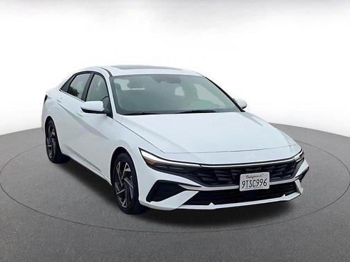 2025 Hyundai ELANTRA SEL