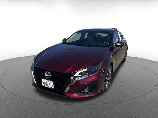 Garnet Pearl Metallic 2025 Nissan Altima SV FWD