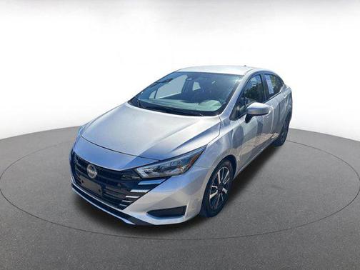 Brilliant Silver Metallic 2025 Nissan Versa 1.6 SV