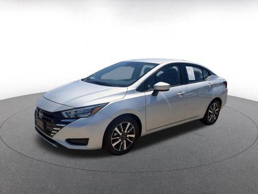 Brilliant Silver Metallic 2025 Nissan Versa 1.6 SV