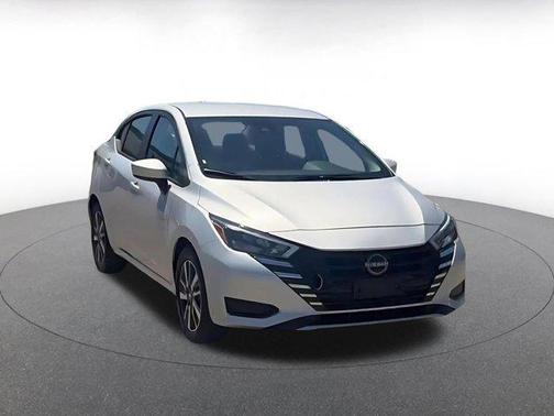 Brilliant Silver Metallic 2025 Nissan Versa 1.6 SV